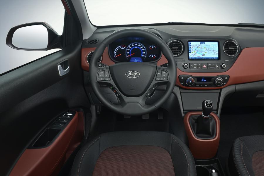 Интерьер Hyundai i10 2016 года  (фото 9 из 42)